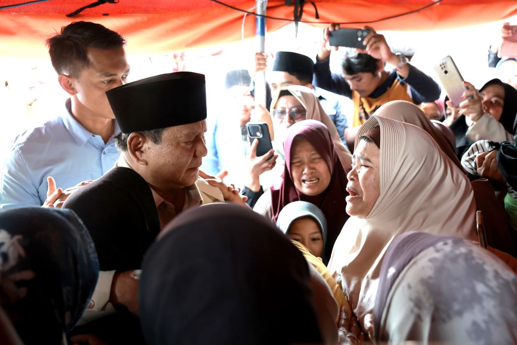 Tinjau Posko Pengungsian di Takengon, Prabowo Pastikan Warga Tidak Sendiri